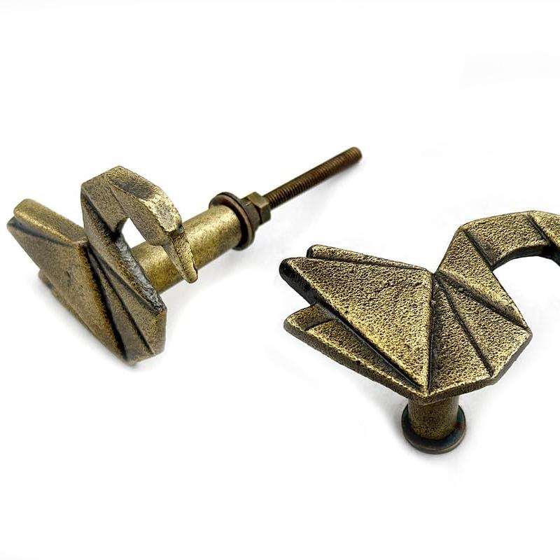 Antique Brass Swan Cabinet Knob – Cast Iron Drawer Pull with Screw | Origami Bird-Shaped Cupboard Handle for Furniture, Wardrobe & Kitchen Restoration (1 Piece)