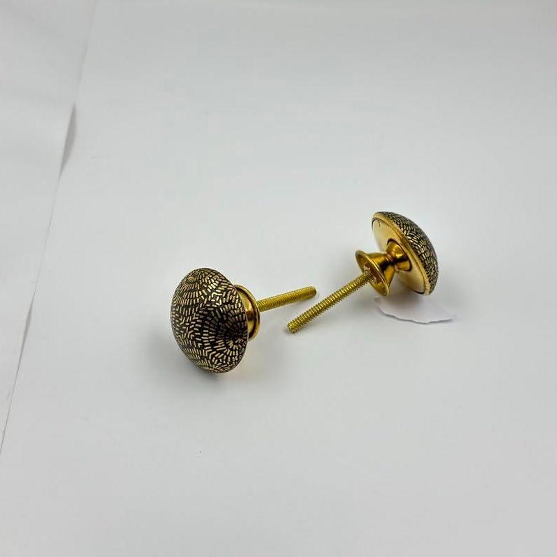 HAMILTON BRASS Round Brass Knob with Ceramic Finish | Black & Gold Handcrafted Decorative Cabinet & Drawer | Furniture Handle for Wardrobe & Dresser | 36x36 mm Face | 25 mm Depth | 75 mm Screw